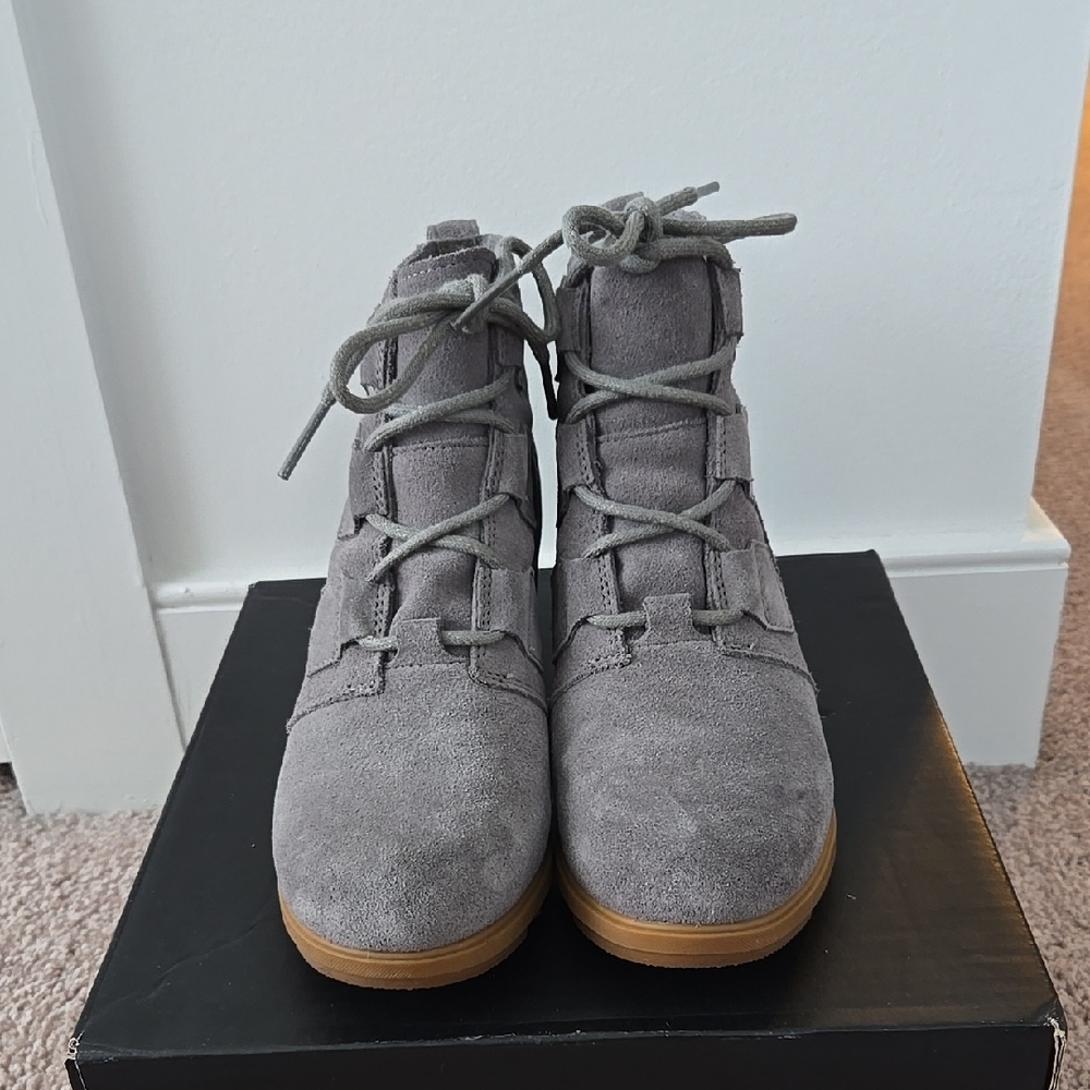 Sorel Evie Lace Up Wedge Boot, Gray Suede, Size 9.5 - Picture 3 of 9